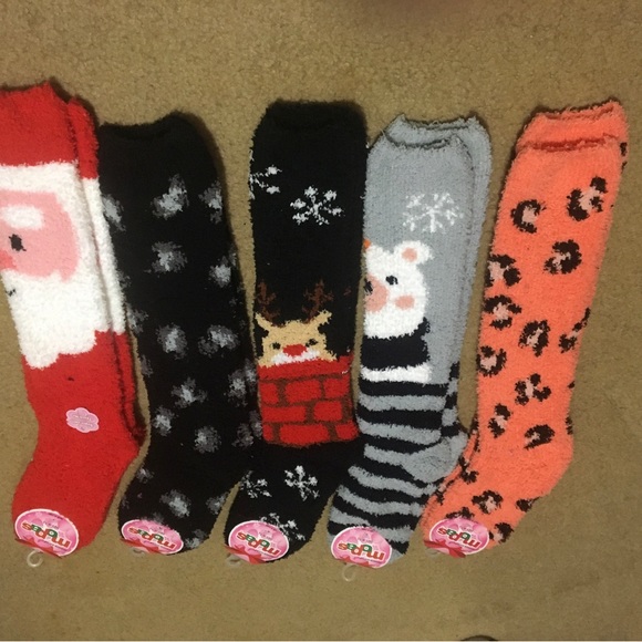 Item# 313. Bundle of fuzzy socks - Picture 2 of 3